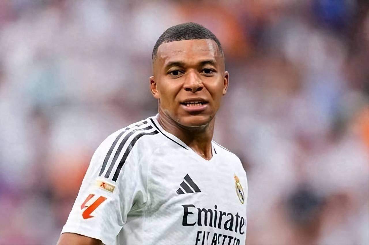 姆巴佩在湖人比赛中战术调整，出色防守引发热议！